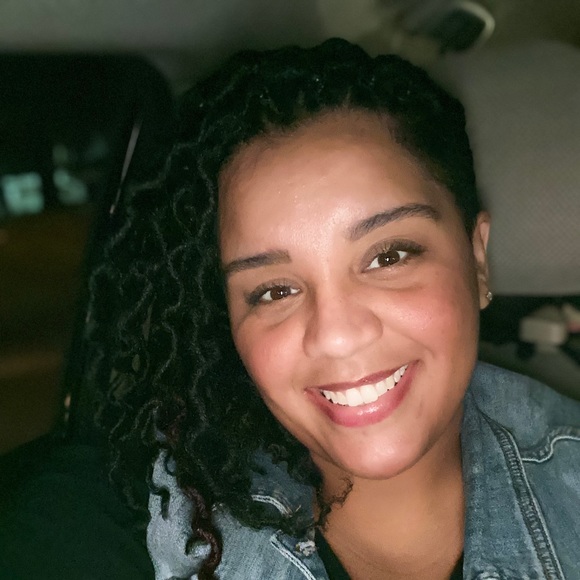 Meet your Posher, Amanda - Picture 3 of 3